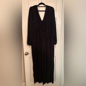 Black Long Sleeve V-Neck Pleated Maxi Dress
